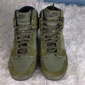 Nike Women’s Dunk Sky High Essential Sneakers